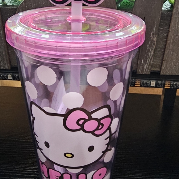 Brand new Hello Kitty drinking cup with adorable bow straw - Picture 2 of 3